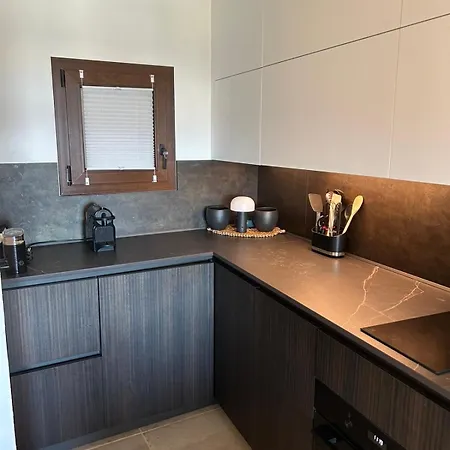 Theview108, Rena Bianca