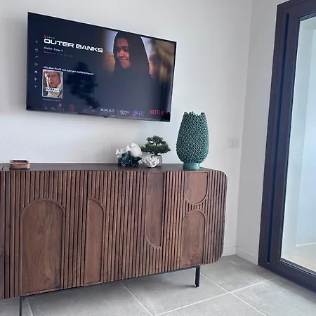 Theview108, Rena Bianca