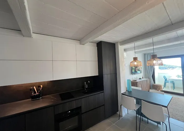 Theview108, Rena Bianca Байя Сардиния